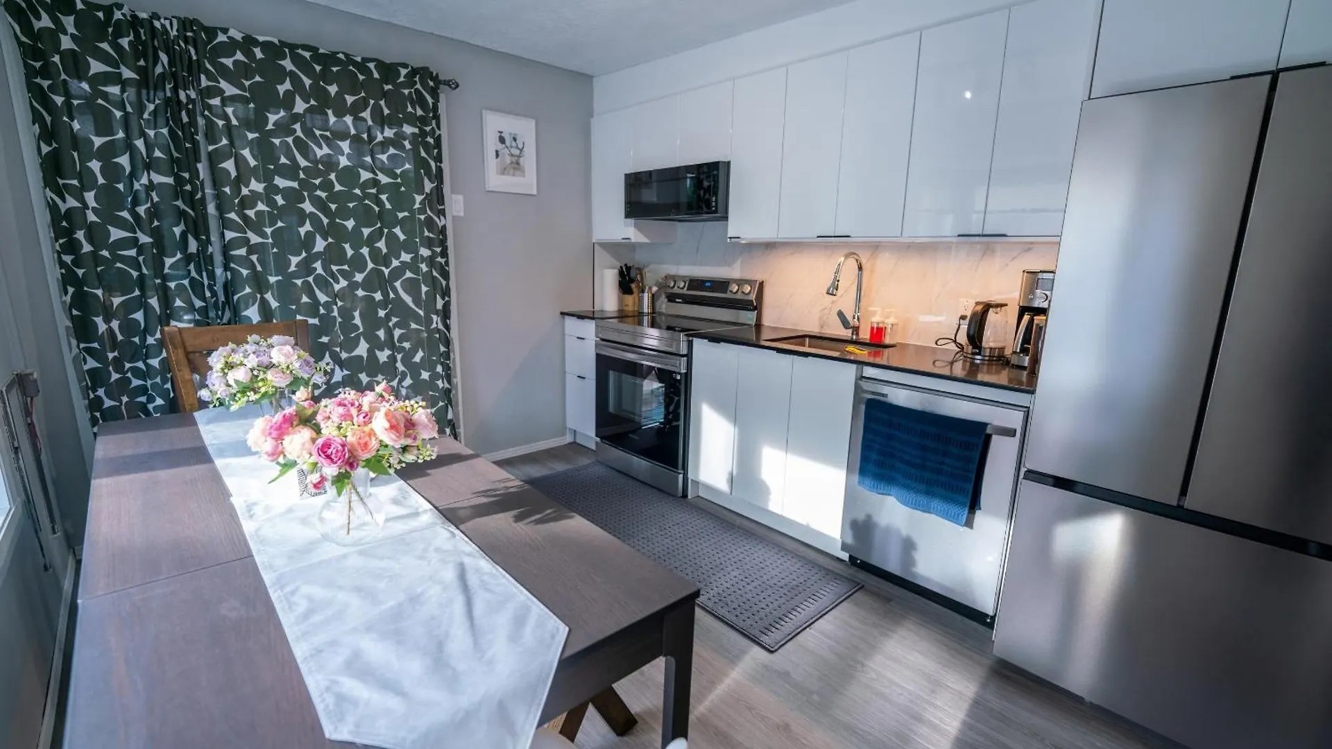 몬트리올 Detached House Near Metro With Private Parking 빌라 0*,  캐나다