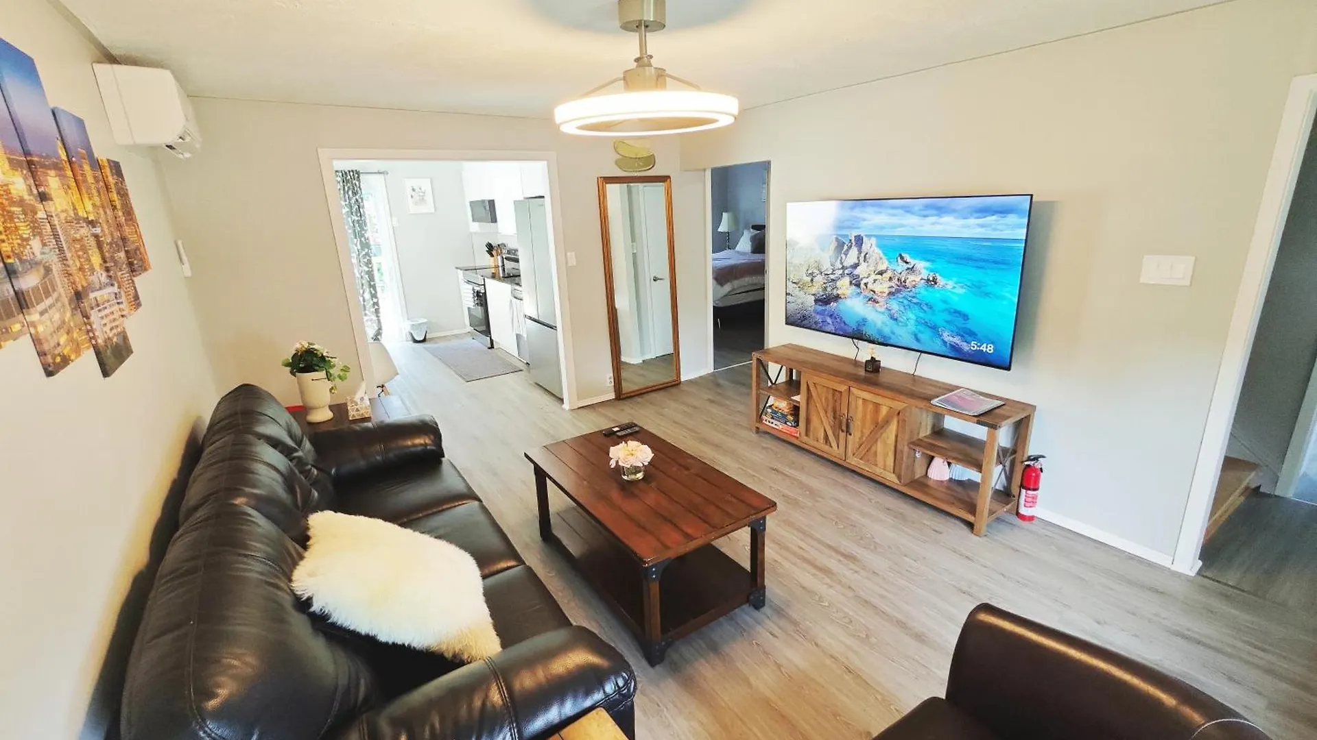 몬트리올 Detached House Near Metro With Private Parking 빌라 0*,  캐나다